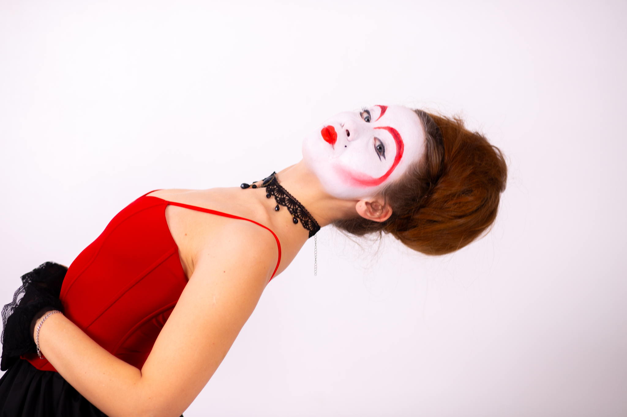 Показ спектакля "Воспоминания Алисы"