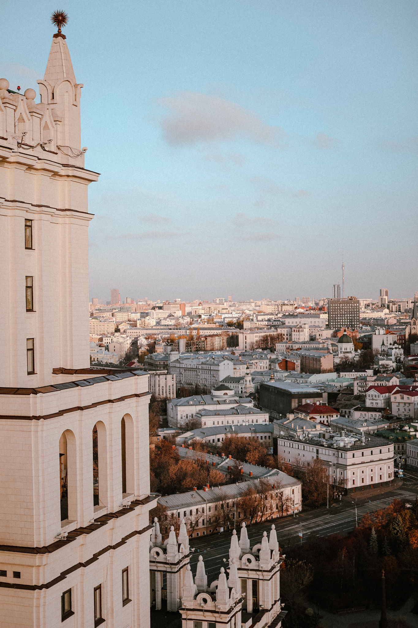 Утро в Котельнической лекция и завтрак. От избушки к Евродвушке. Лекция Стаса Парамонова об эволюции Московского жилья