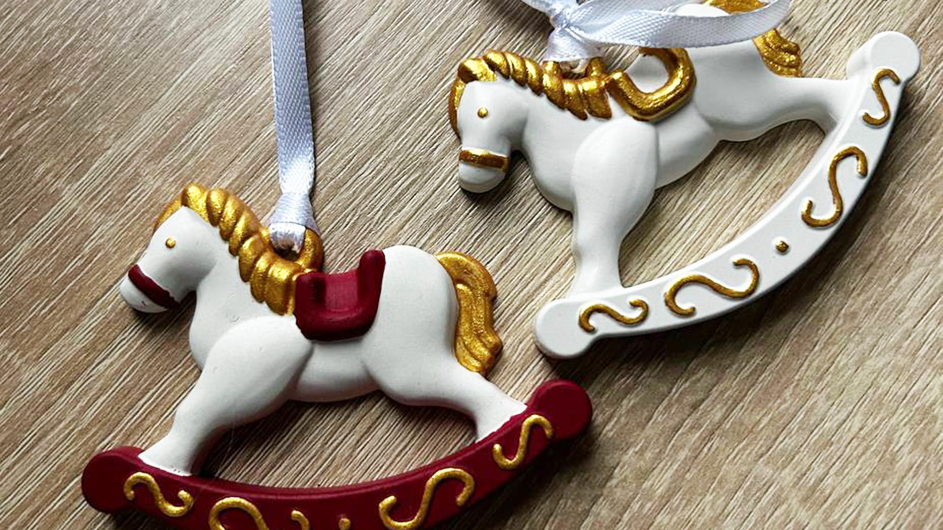 Роспись елочных игрушек «Лошадки»