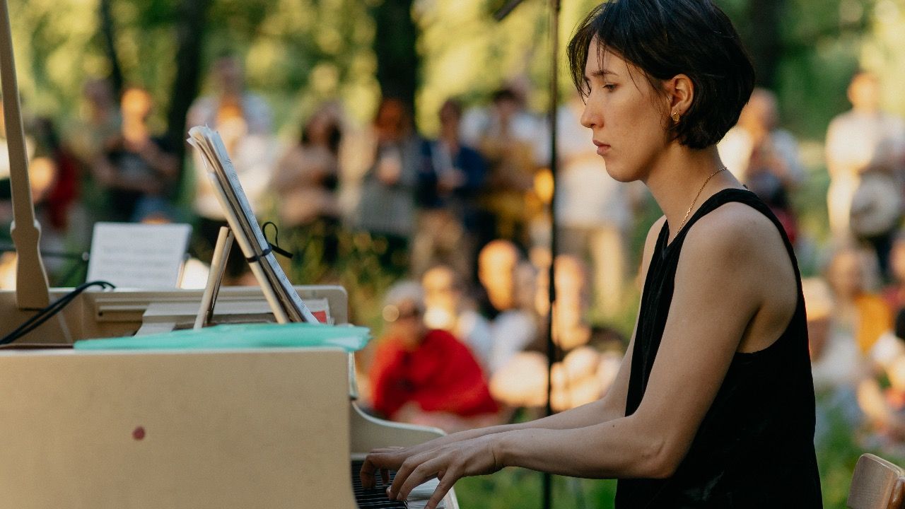 Концерт Веры Воронежской "Сады и птицы" в поддержку сохранения Воскресенской церкви в усадьбе Нероново