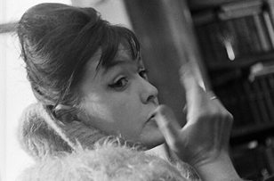 Беседа "Смеясь, бунтуя и ликуя", посвященная поэтессе Белле Ахмадулиной