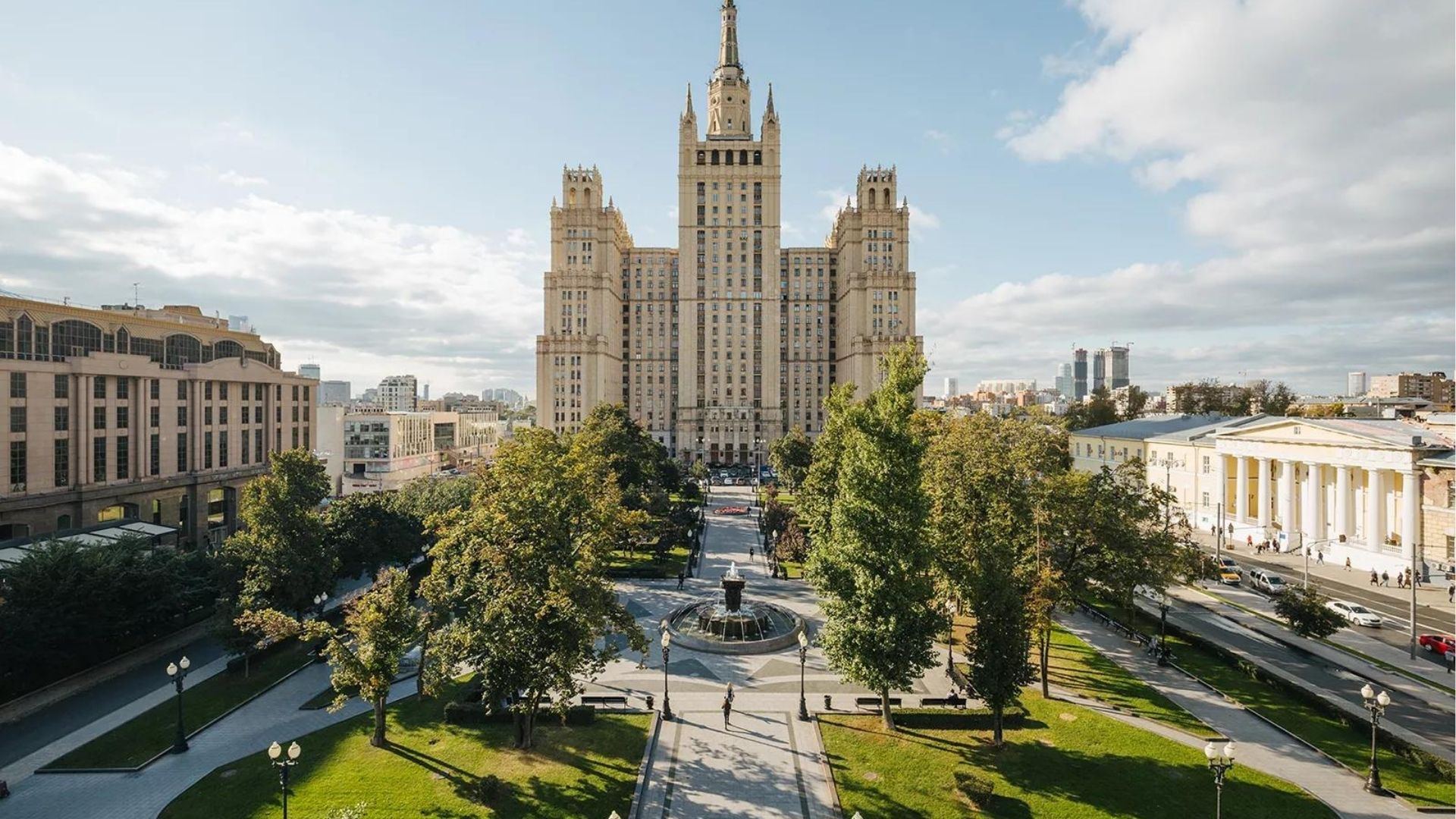 Автобусно-пешеходная экскурсия «Семь сестер: тайны московских высоток»