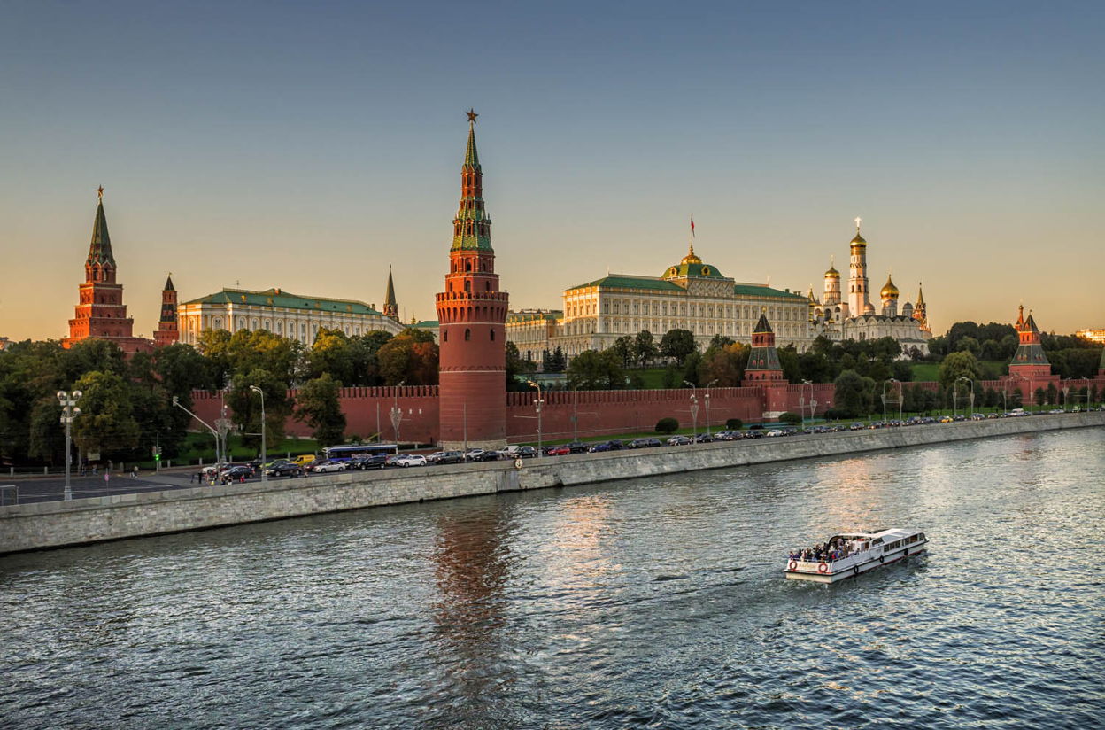 Кремль с Пречистенской набережной