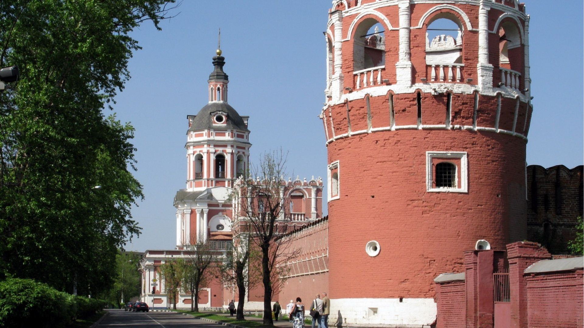 Древняя обитель: экскурсия по территории Донского монастыря с посещением усыпальницы Голицыных и подъемом на башню