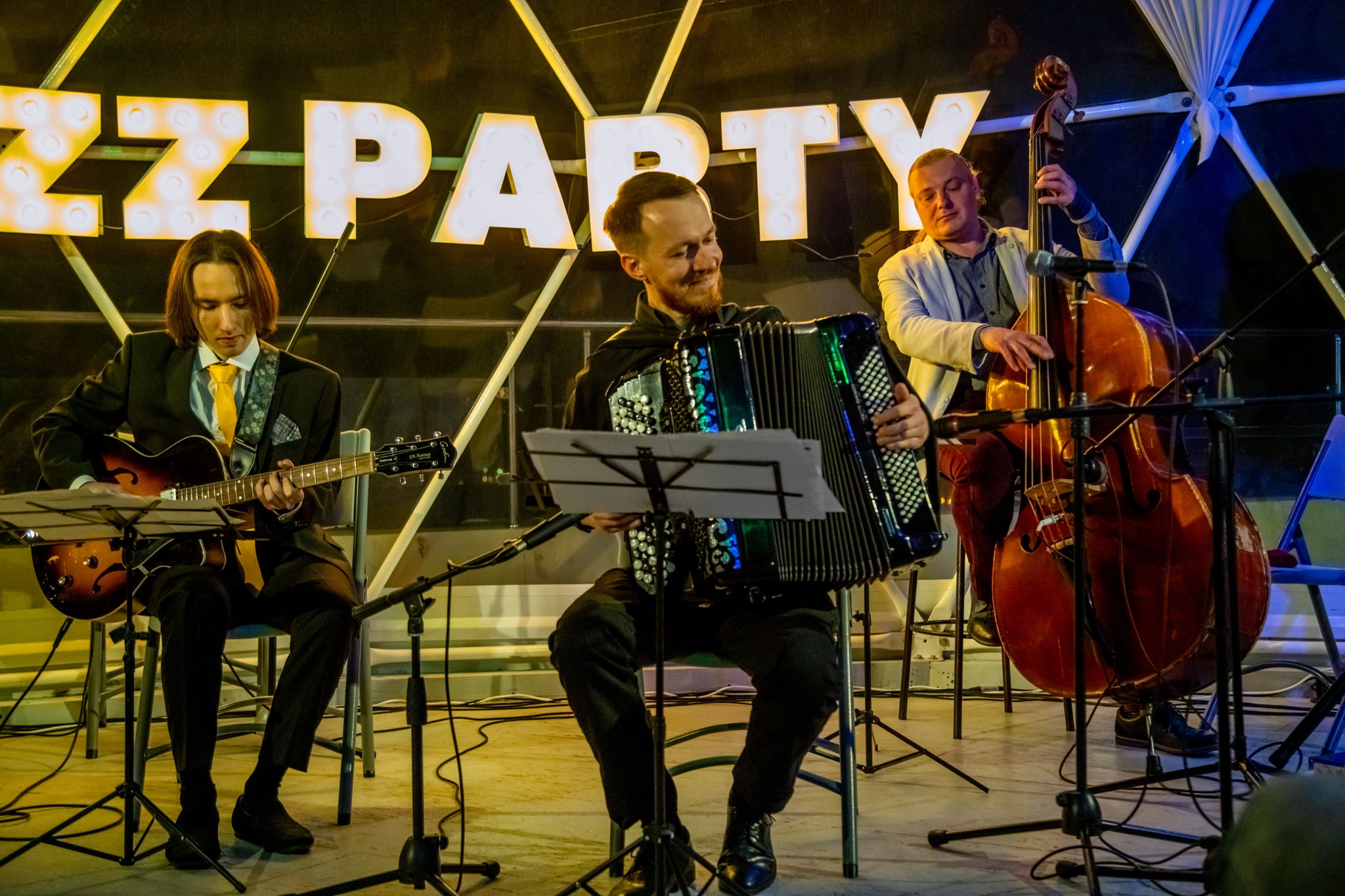 Концерты воронеж. Гастроли воронеж 2024. Группа kvatro. Гастроли воронеж 2024. Лепс на сцене.