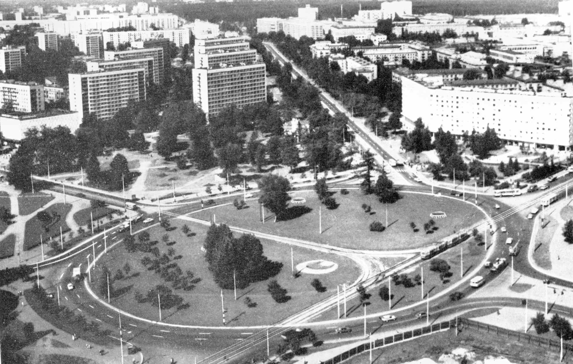 Площадь Мужества: ансамбль на стыке эпох и районов