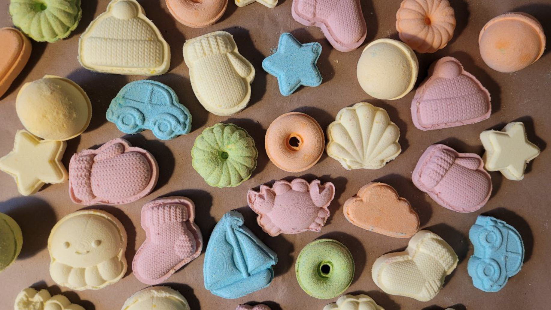 в 12:30 "Ароматная песочница": создаём шипучие снежки, варежки, носочки в библиотеке им. Гайдара на Фрунзенской. 6+