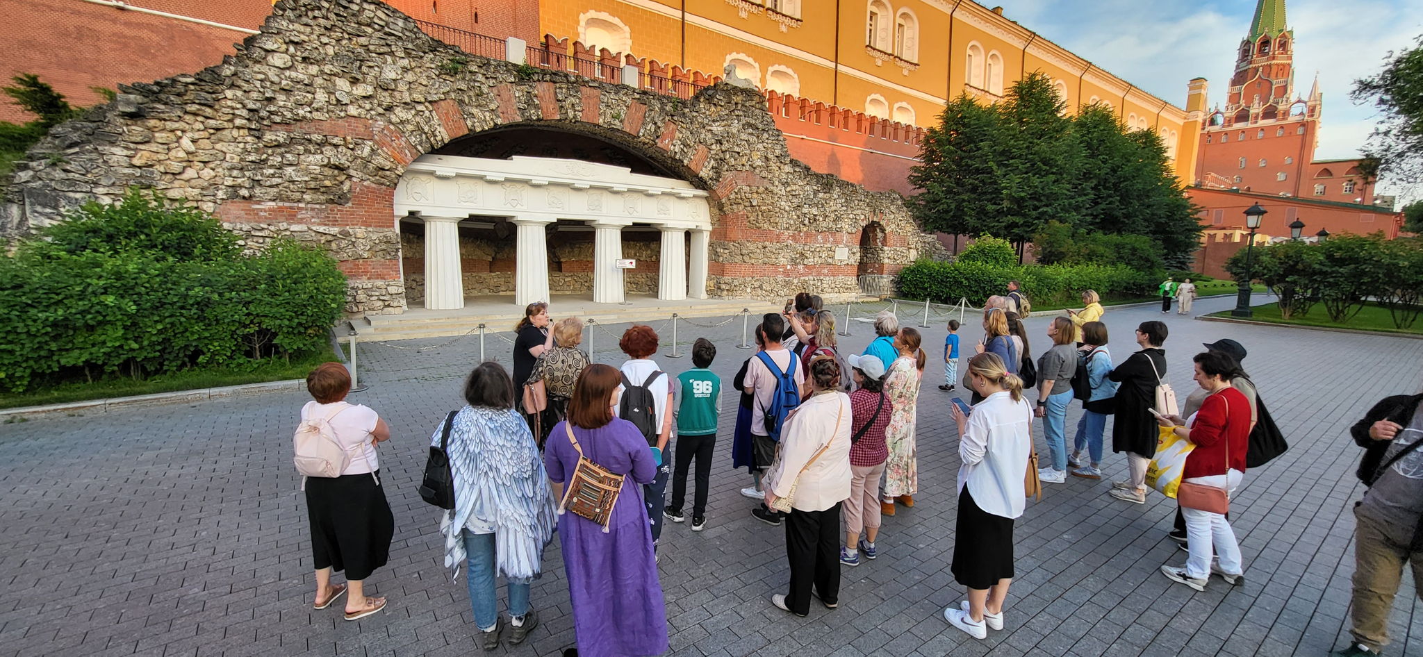 Проект "Время читать: Библиотека и ее окрестности" Экскурсия "Славные Победы нашего народа"