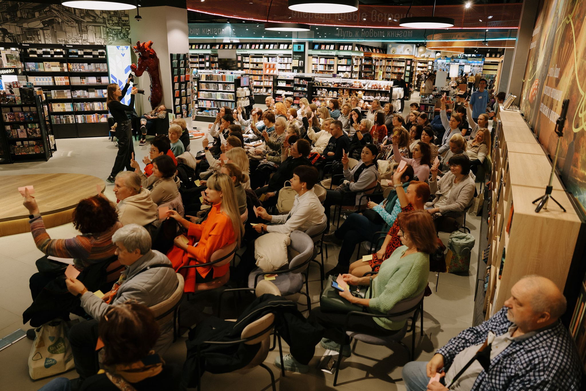 Паблик-ток с авторами фэнтези: Екатериной Звонцовой, Ольгой Болдыревой и Дариной Стрельченко