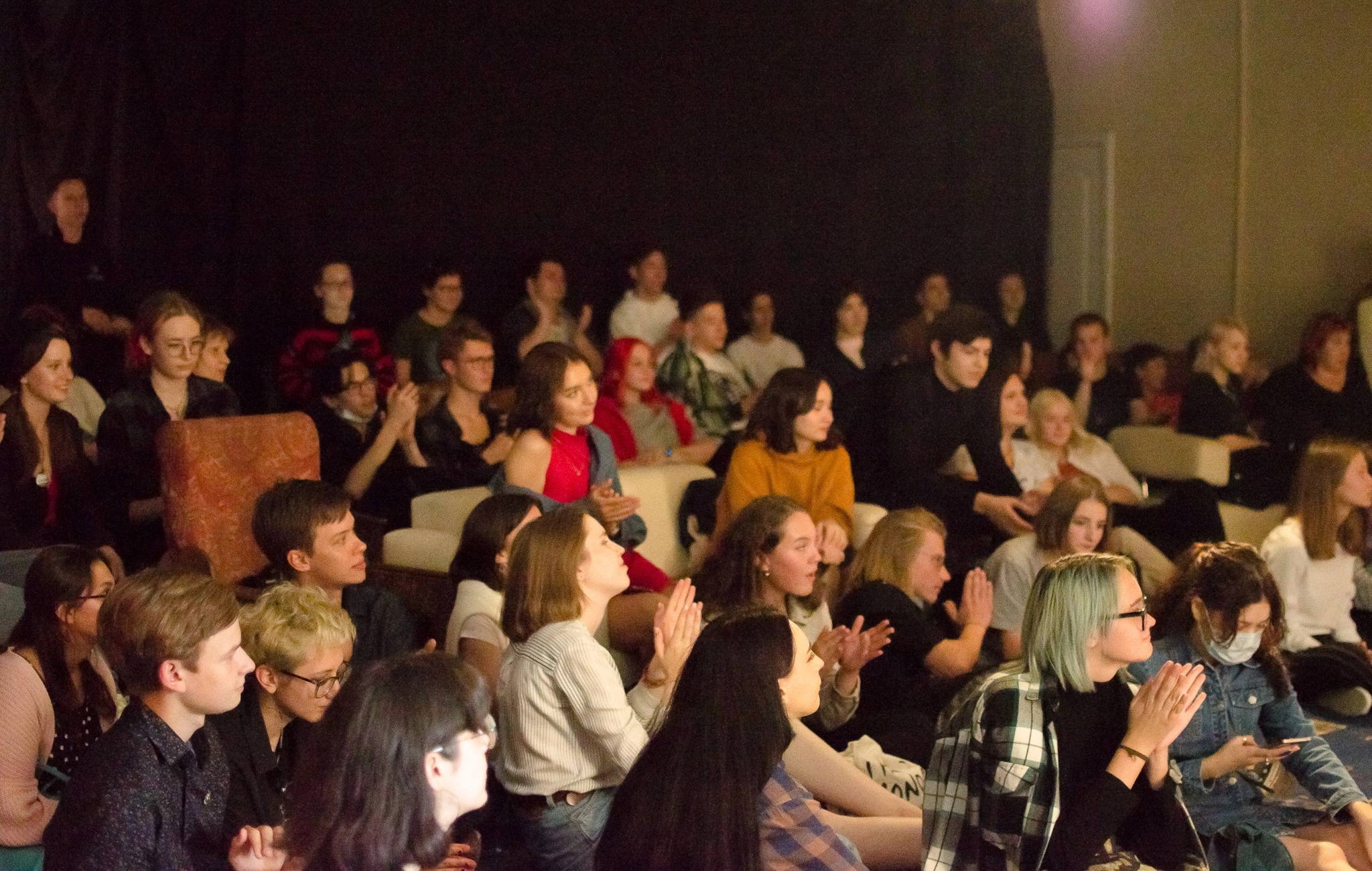 Поэтические чтения «Я в домике», совместно с проектом «Искусство поэзии требует слов», 12+