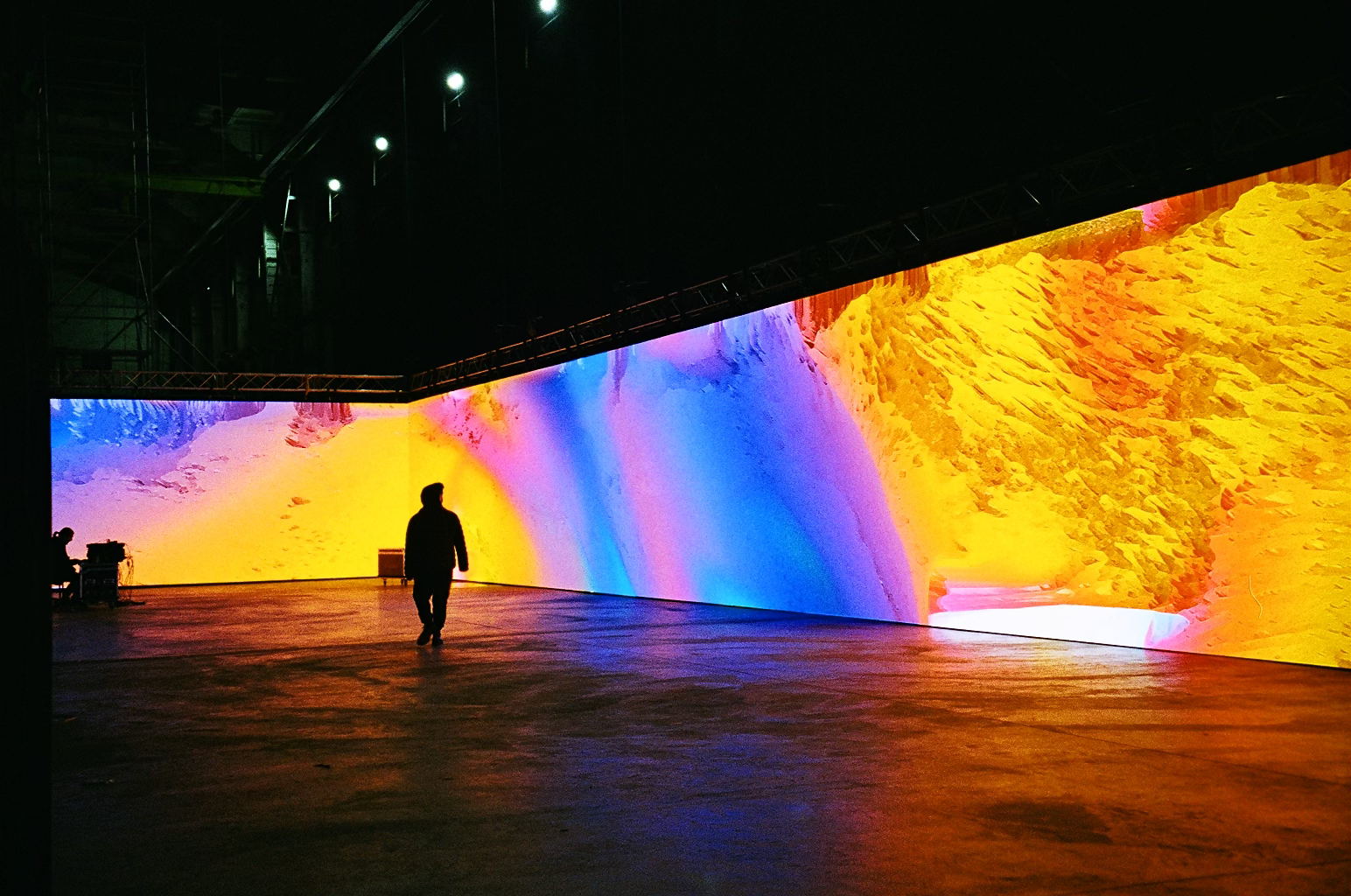 Лекция «Концептуальный метод: Как создается мультмедиа-арт и что лежит в основе идей?»