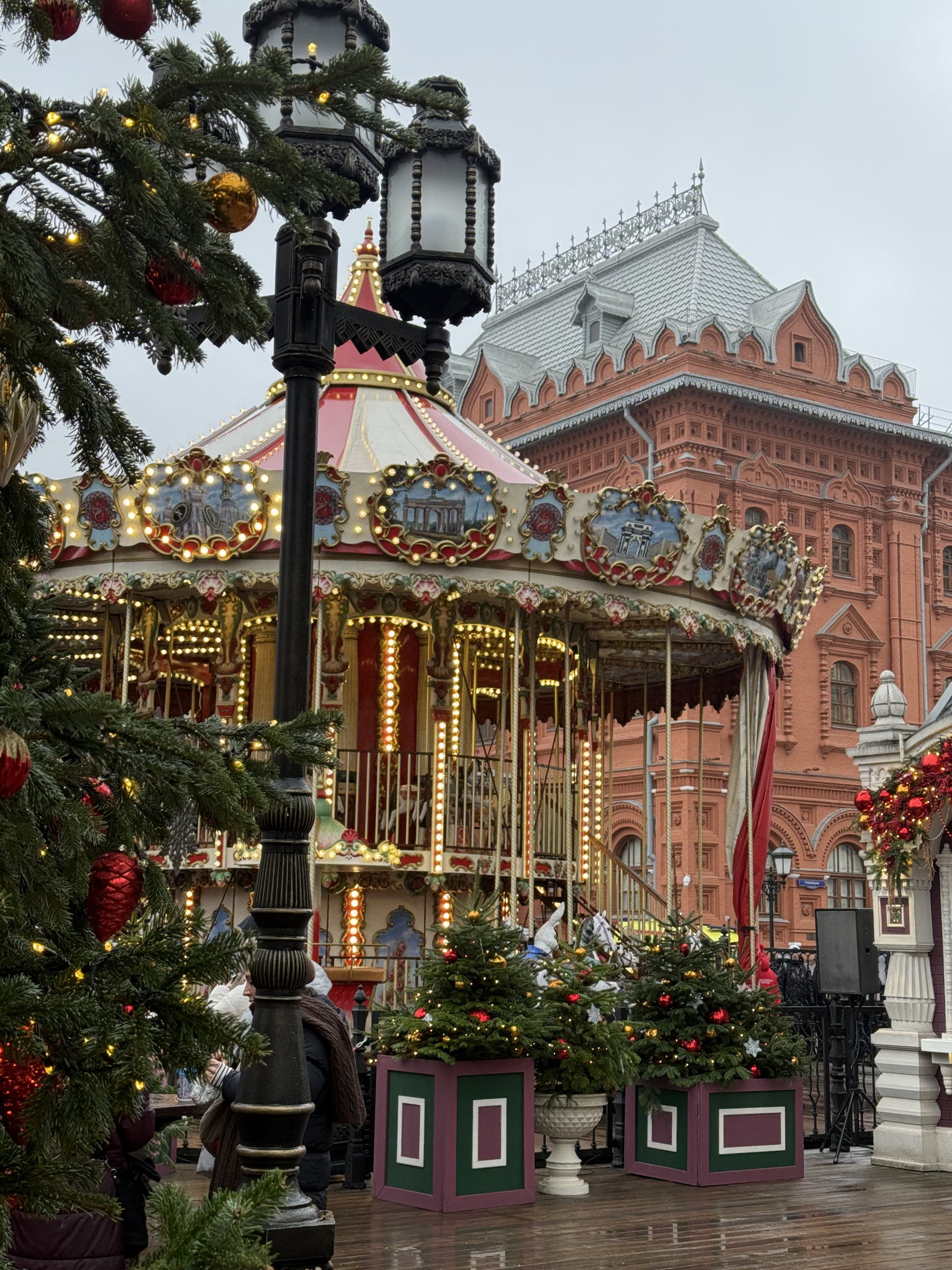"Есть установка весело встретить Новый год!"