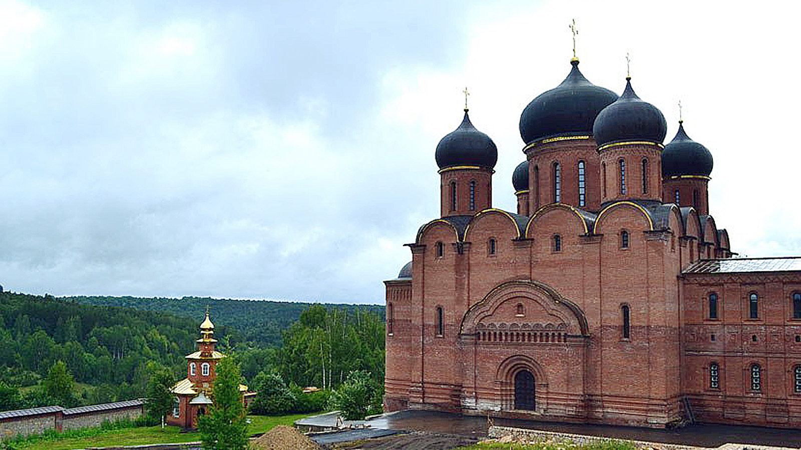 Монастырь святые кустики фото