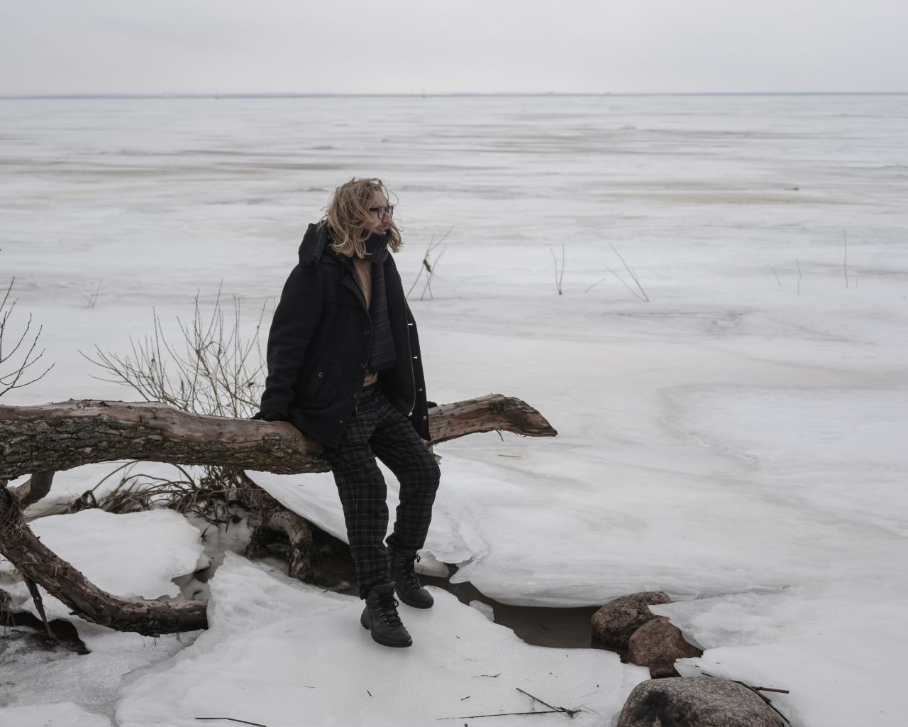 На языке снега и волн: презентация первой поэтической книги Виктора Непомнящих в баре Лайка в Петербурге