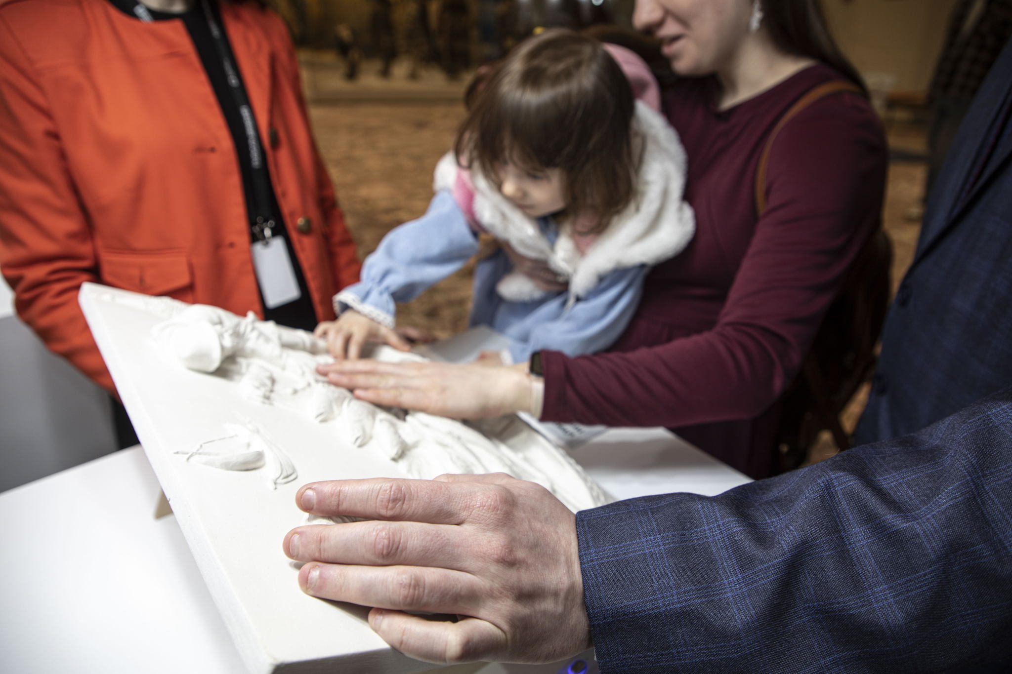 Семейный тифлопутеводитель для родителей со слабовидящими и незрячими детьми «Илко знакомит с Арктикой»