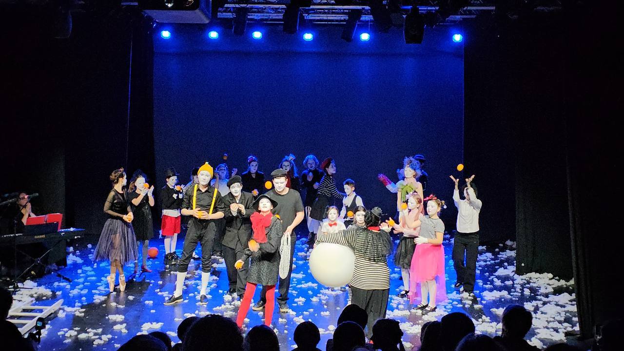 Новогодний мим-спектакль "Лестница" от Мастерской театра и кино АРТЦЕХ