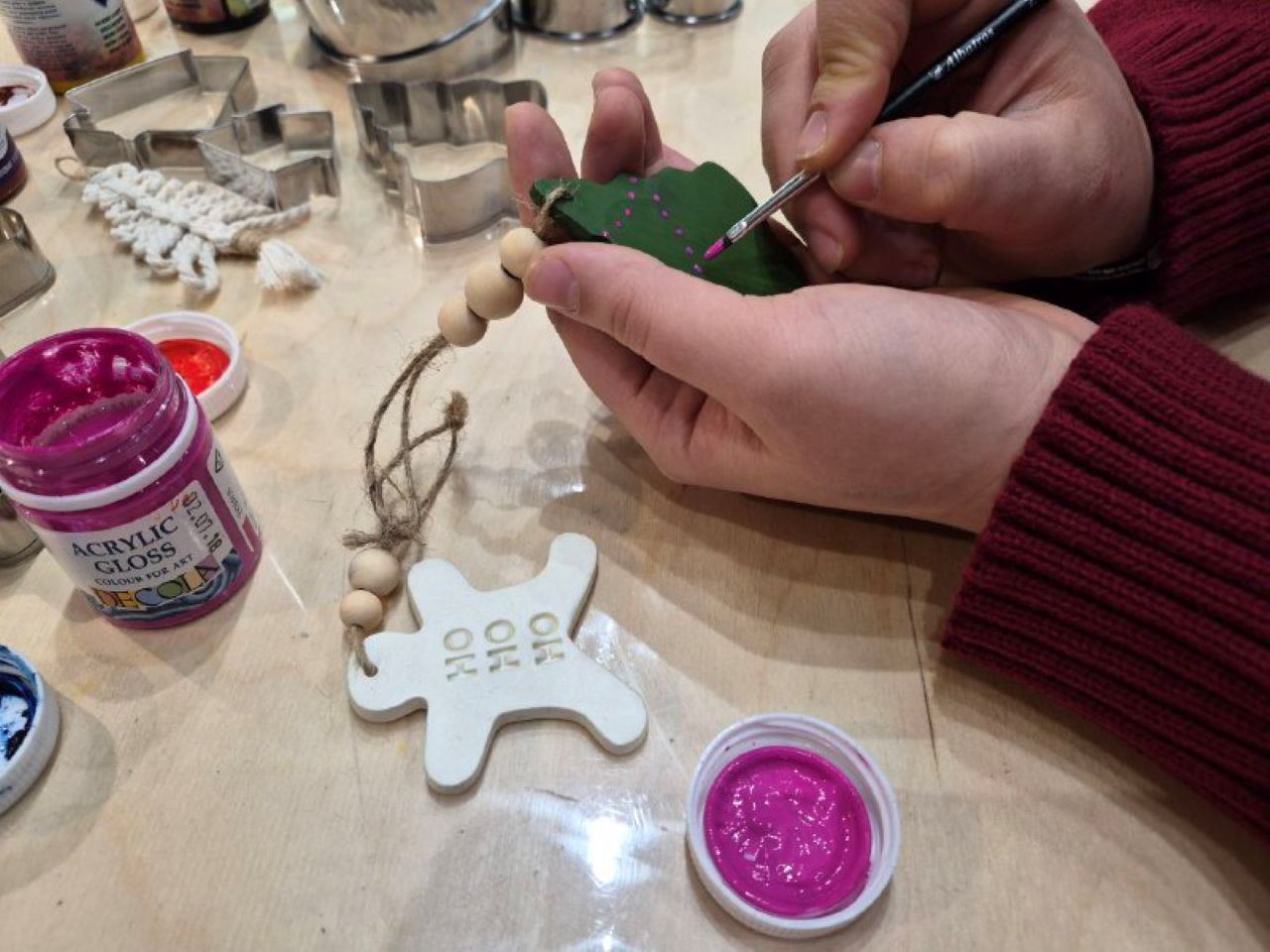 Мастер-класс по росписи глиняных игрушек для ёлки для взрослых и детей от 6 лет