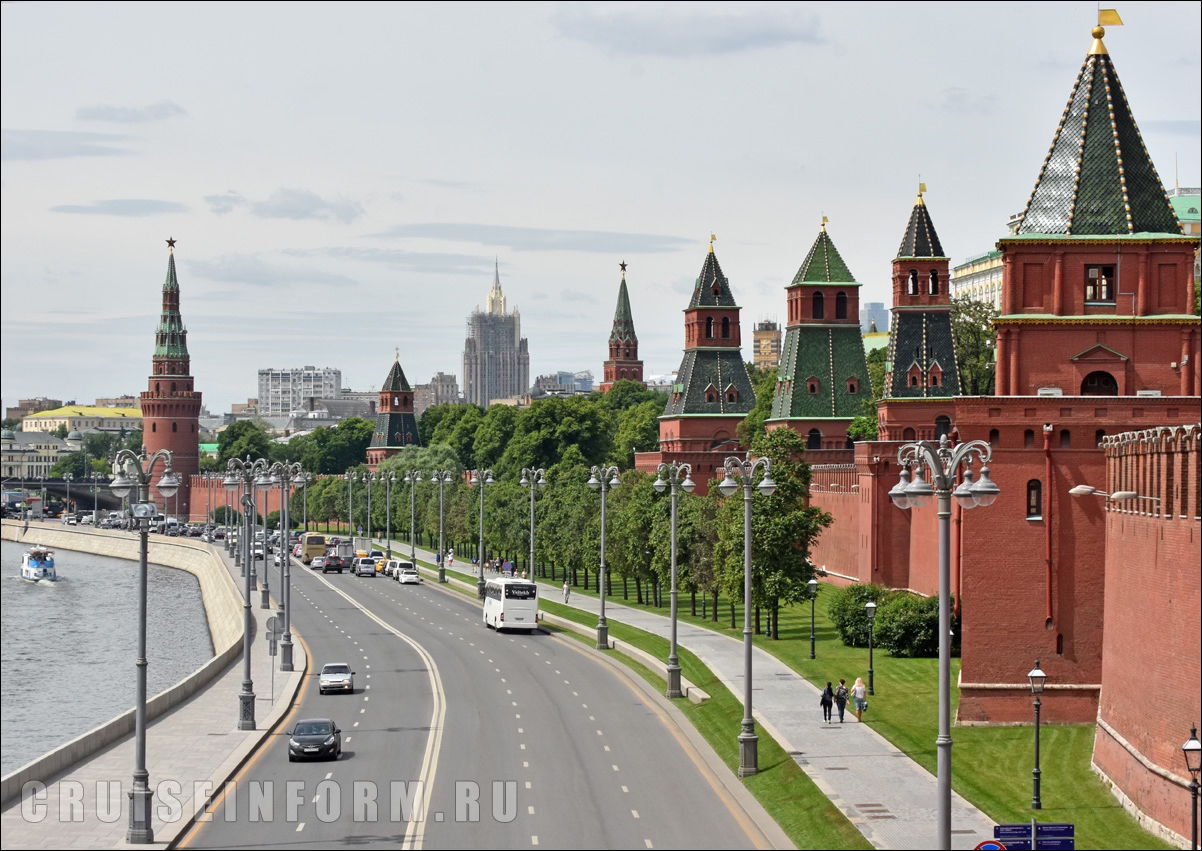 Экскурсия на электросамокатах "Вдоль Москвы-реки"