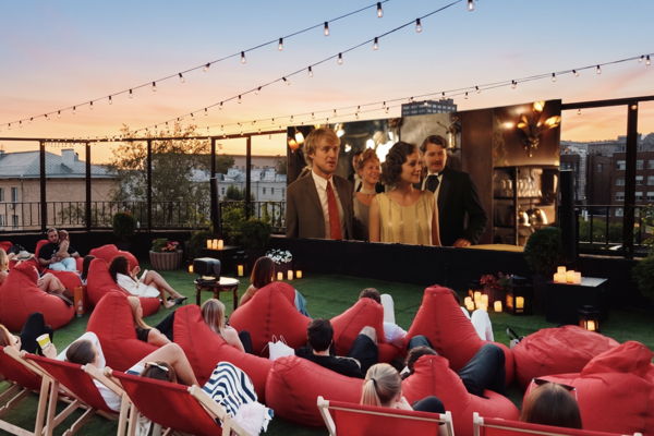 "Полночь в Париже" (2011) кинопоказ на крыше/ Романтическая комедия Вуди Аллена