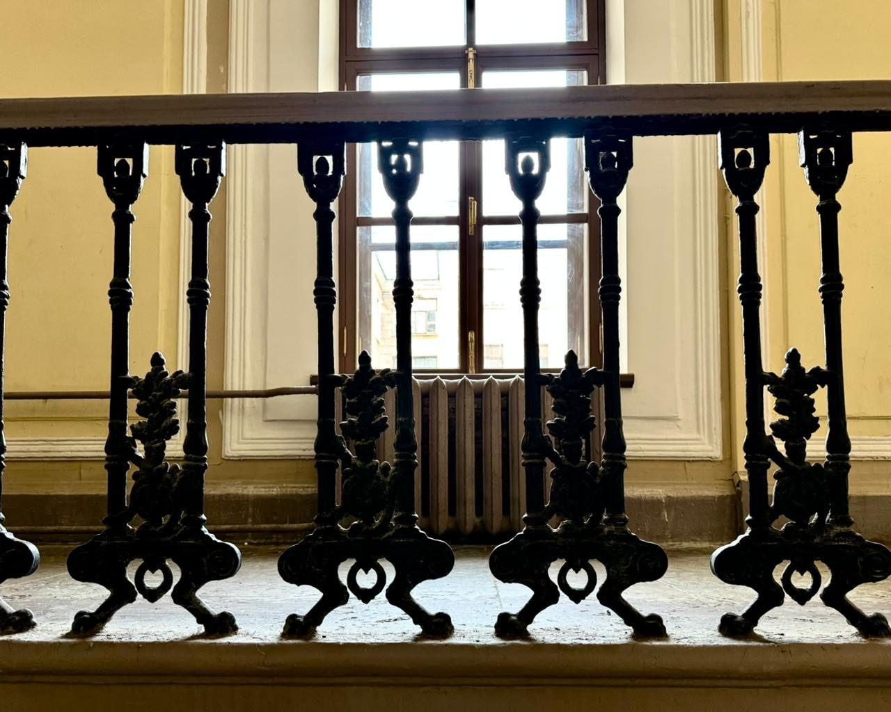 Чаепитие по-Достоевски в коммунальной квартире