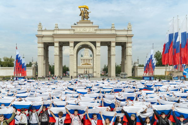 Экскурсия по территории Выставки "ВДНХ: вчера, сегодня завтра." ко Дню России