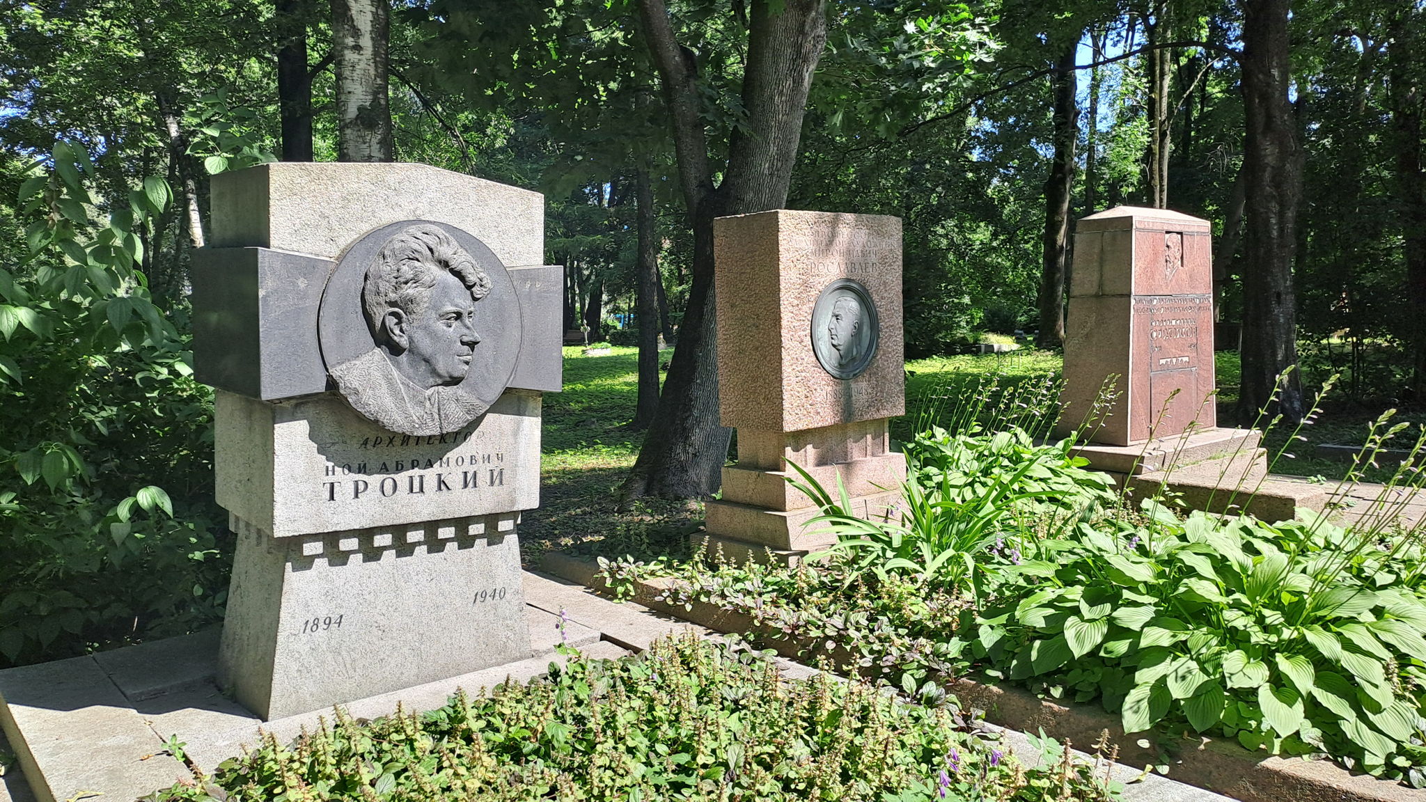 Регистрация на экскурсию «Они строили Ленинград» в некрополе «Литераторские мостки» (Расстанная улица, д. 30)