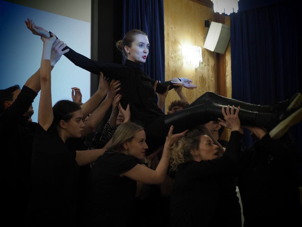 в 19:00 Открытый урок показ в Центре Михаила Чехова