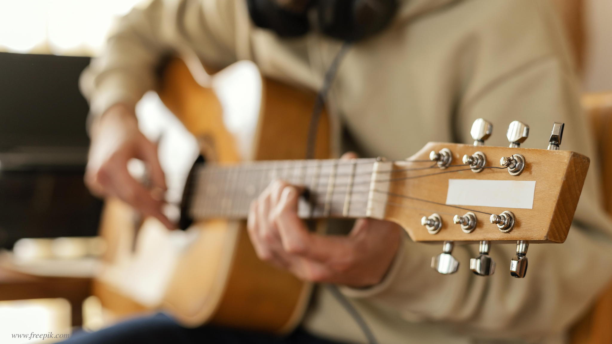 в 18:00 Гитарный кружок Марии Фотиевой в библиотеке им. Гайдара на Фрунзенской. 7+