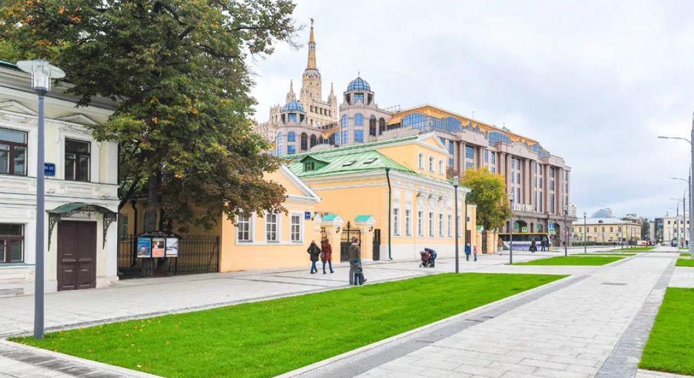 Москва новинский бульвар. Новинский бульвар. Новинский бульвар Москва. Новицкий бульвар в Москве. Москва дворы Басманного района.