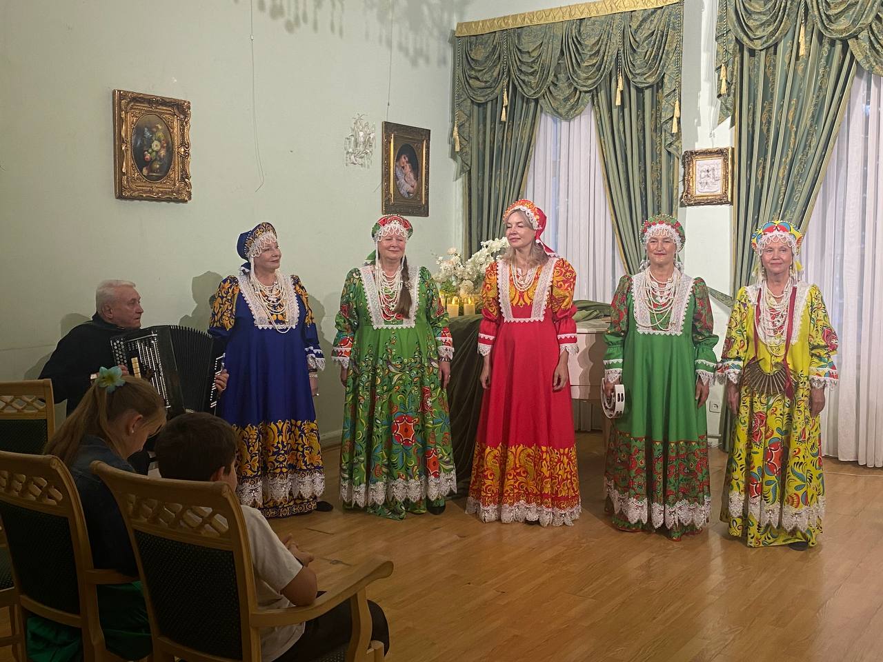 Музыкальная гостиная в Доме Толстых-Борисовских