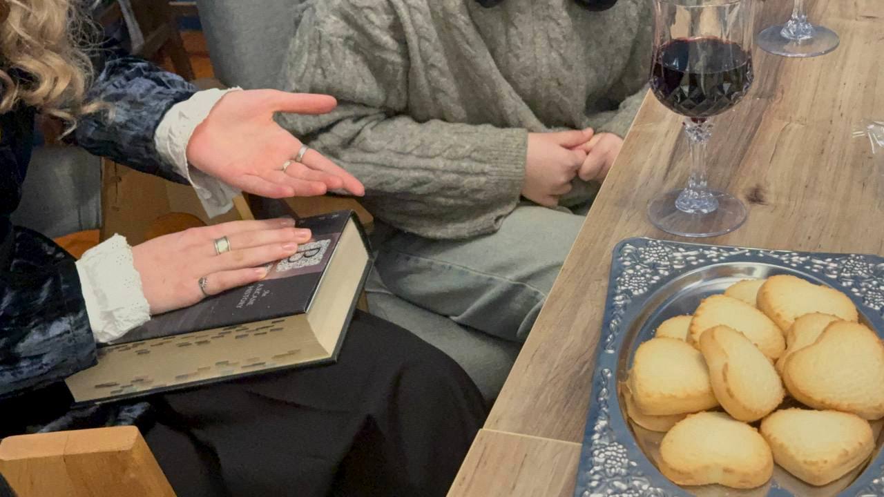 Книжный клуб богемы: обсуждение романа «Ребекка» Дафны Дюморье