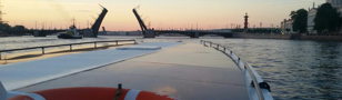 Ночная экскурсия на теплоходе с просмотром разводных мостов на Неве