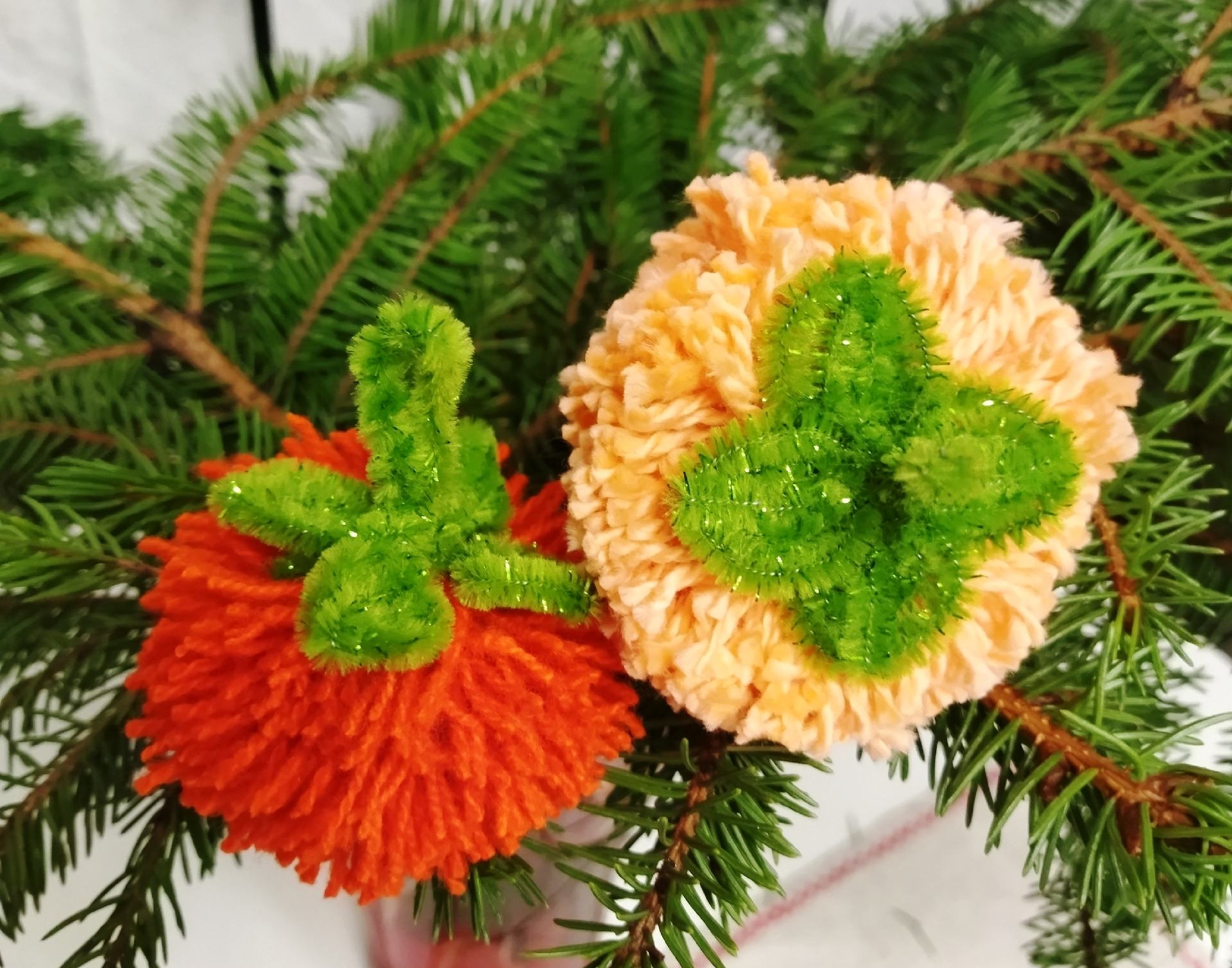 Мастер-класс по изготовлению игрушки в виде хурмы из ниток