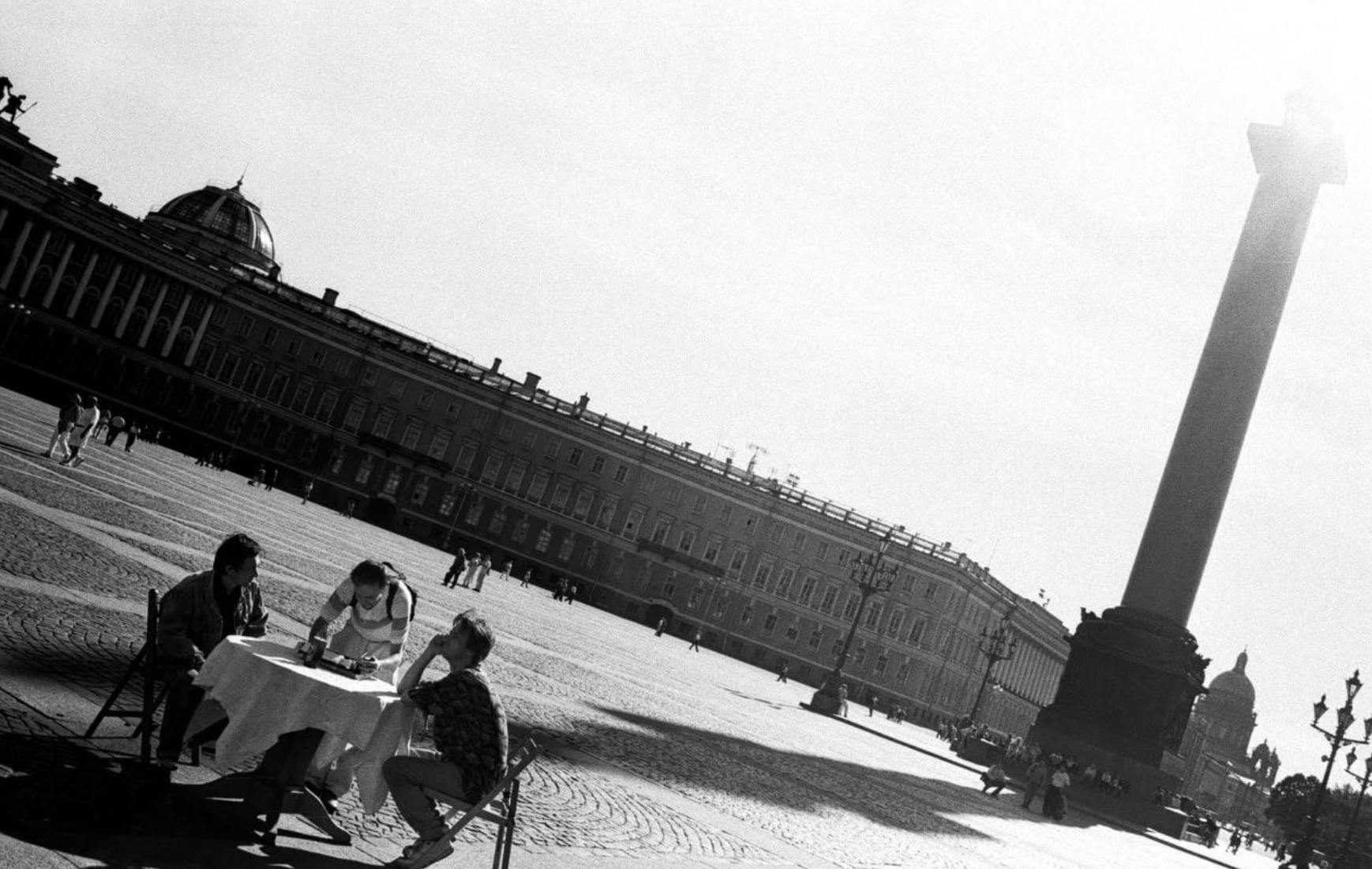 Экскурсия Анастасии Котылевой «Исполнение, событие, документация: материалы к истории российского перформанса 1990-х годов»