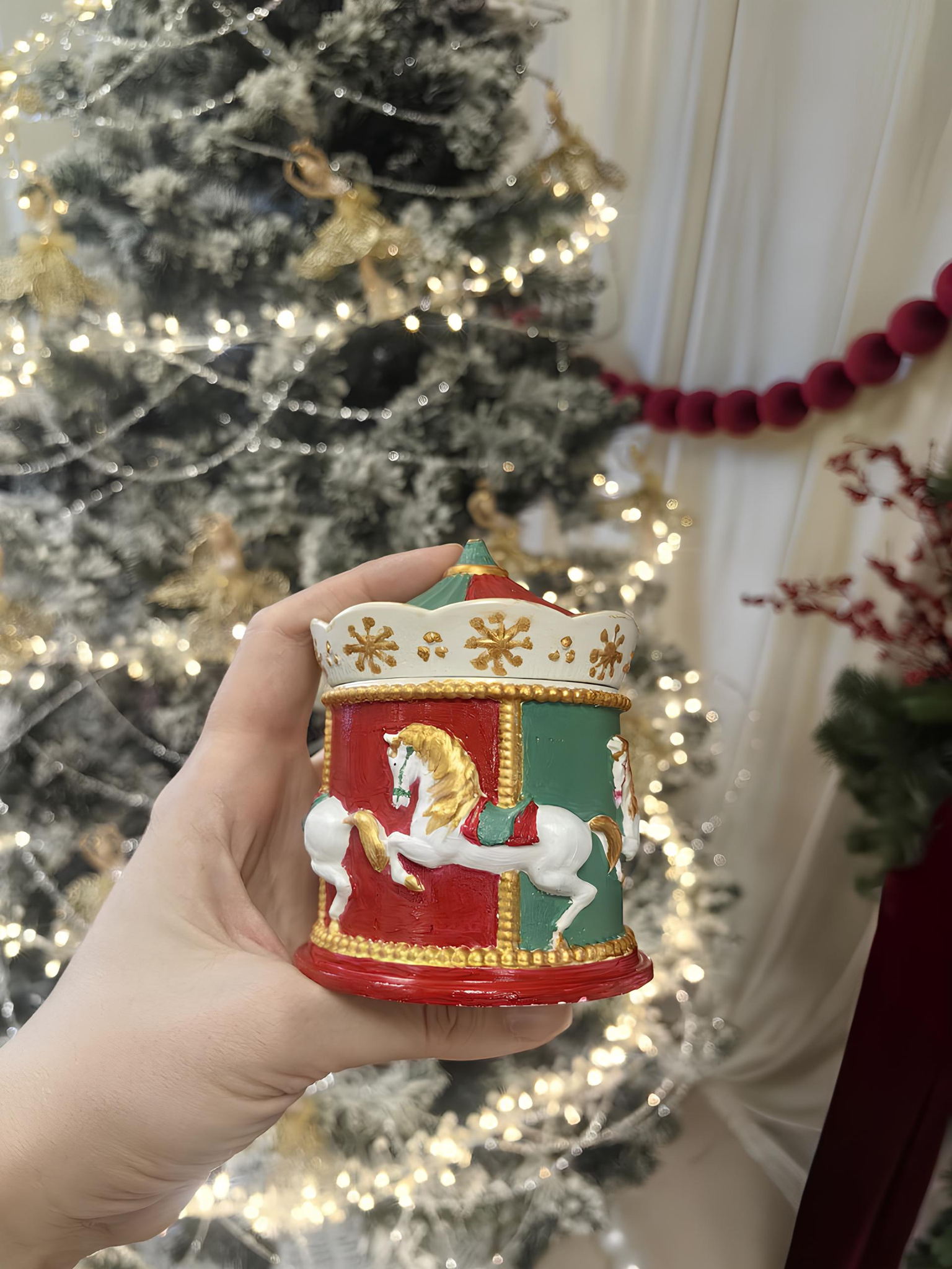 Мастер-класс для детей «Волшебные свечи-карусели»