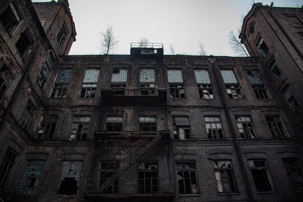 «ИЗНАНКА ПЕТЕРБУРГА — ЭКСКУРСИИ В ТЕНЬ»: прогулка по тёмной стороне имперской столицы вместе с историком Денисом Поповым