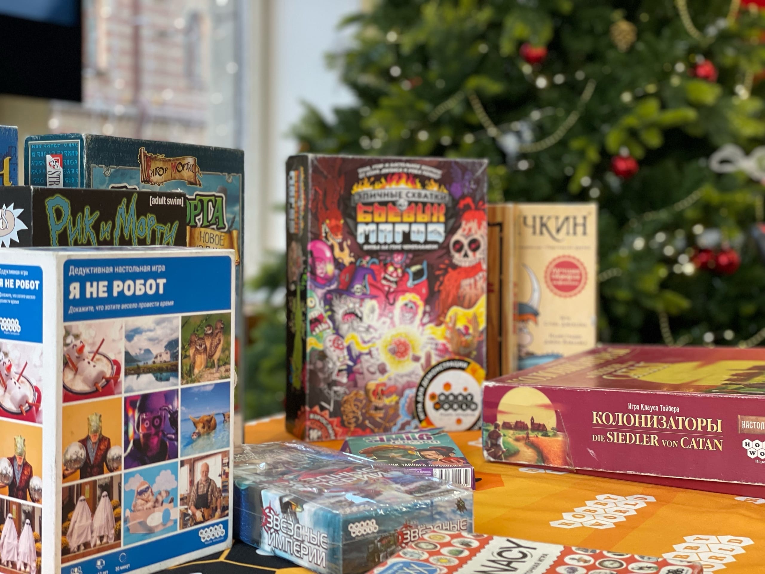 девушка настольные игры. большая игротека. вечер настольных игр. игротеки hobby games. игротека настольные игры.