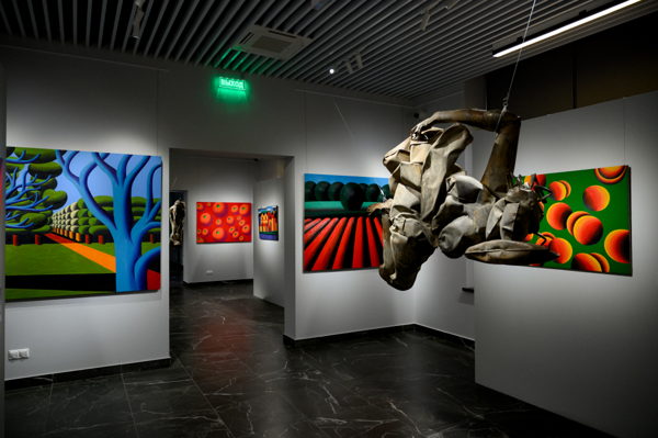 Экскурсия по выставке Олега Хвостова и Вильгения Мельникова в галерее Artbox Эталон