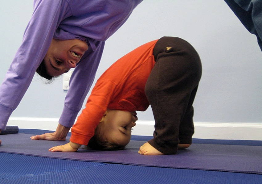 Двигательная память ребенка. Йога для детей. Развивающая гимнастика. Йога с ребенком 2 года. Развивающая гимнастика для малышей.