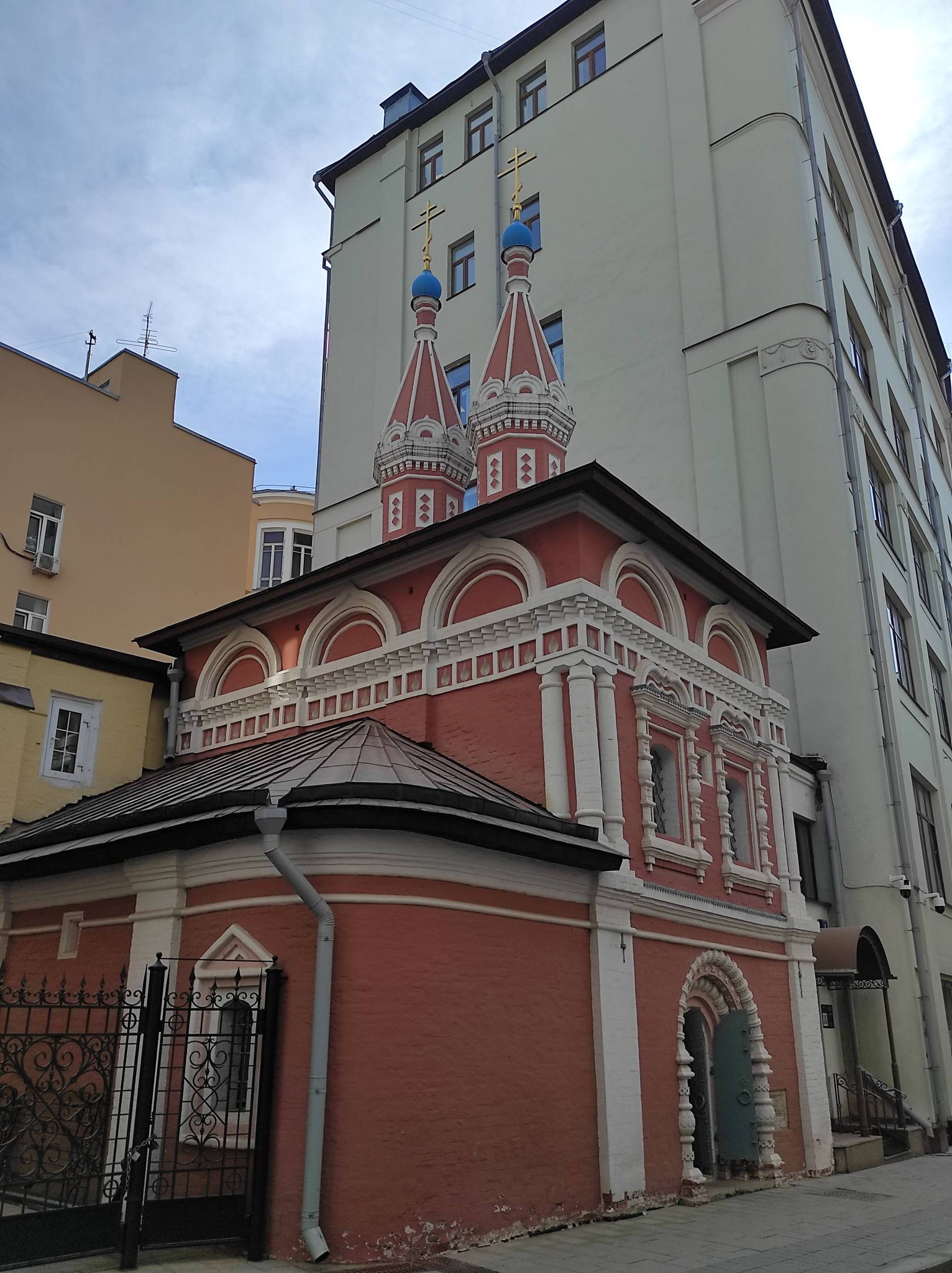 Гуляем от Никольской до Ильинки внутри Китай-города. Из цикла "Летние прогулки для взрослых"