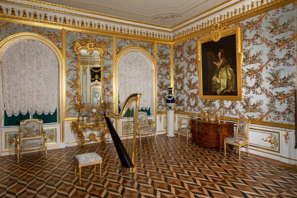 Залы петергофского дворца