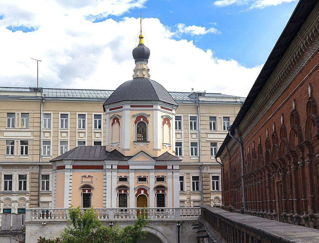 Переулками петровки с посещением высоко-петровского монастыря