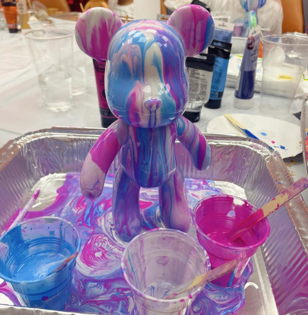 Мастер-класс по росписи мишек Bearbrick в технике Fluid Art!