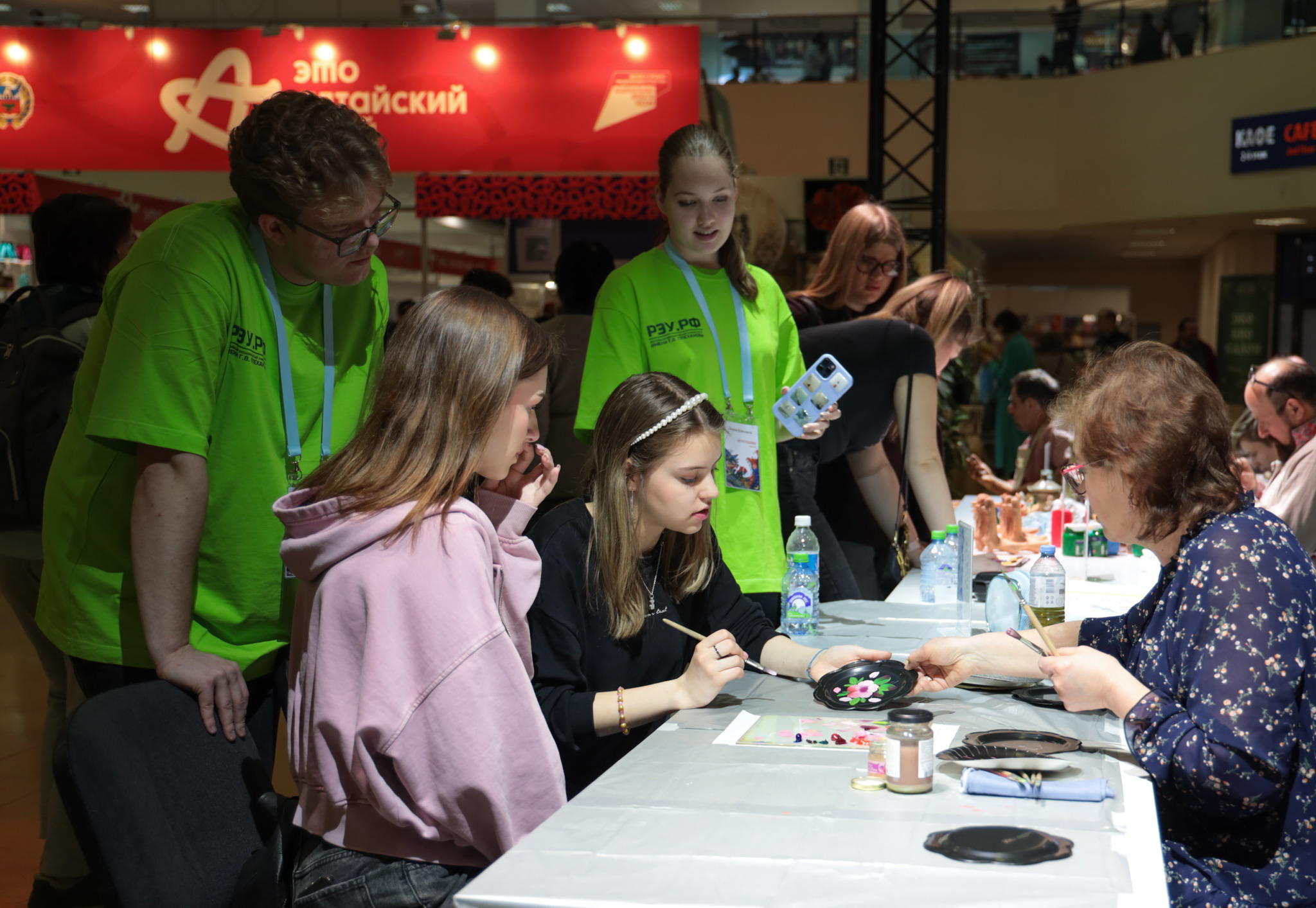 КВЕСТ "Сказочный маршрут: по следам народных художественных промыслов России"