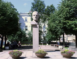 4.04 (вс) в 12.00 Автобусная экскурсия "Мир огромив мощью голоса..." (Владимир Маяковский в Петербурге) 10+ 550 руб.