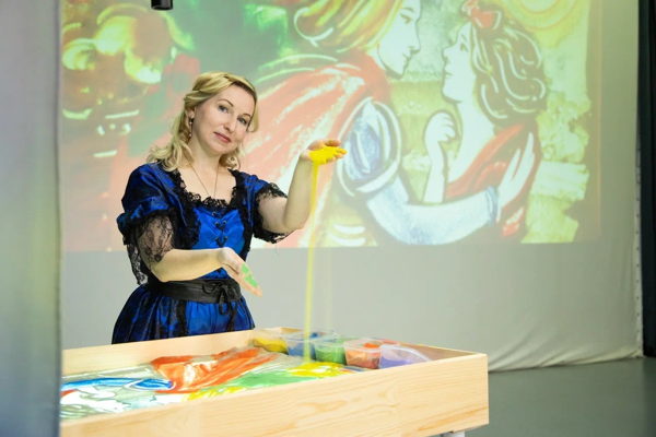 Спектакль-песочная анимация по мотивам сказок народов России