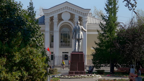 Колоритное Курьяново: канализация, кино, клумбы