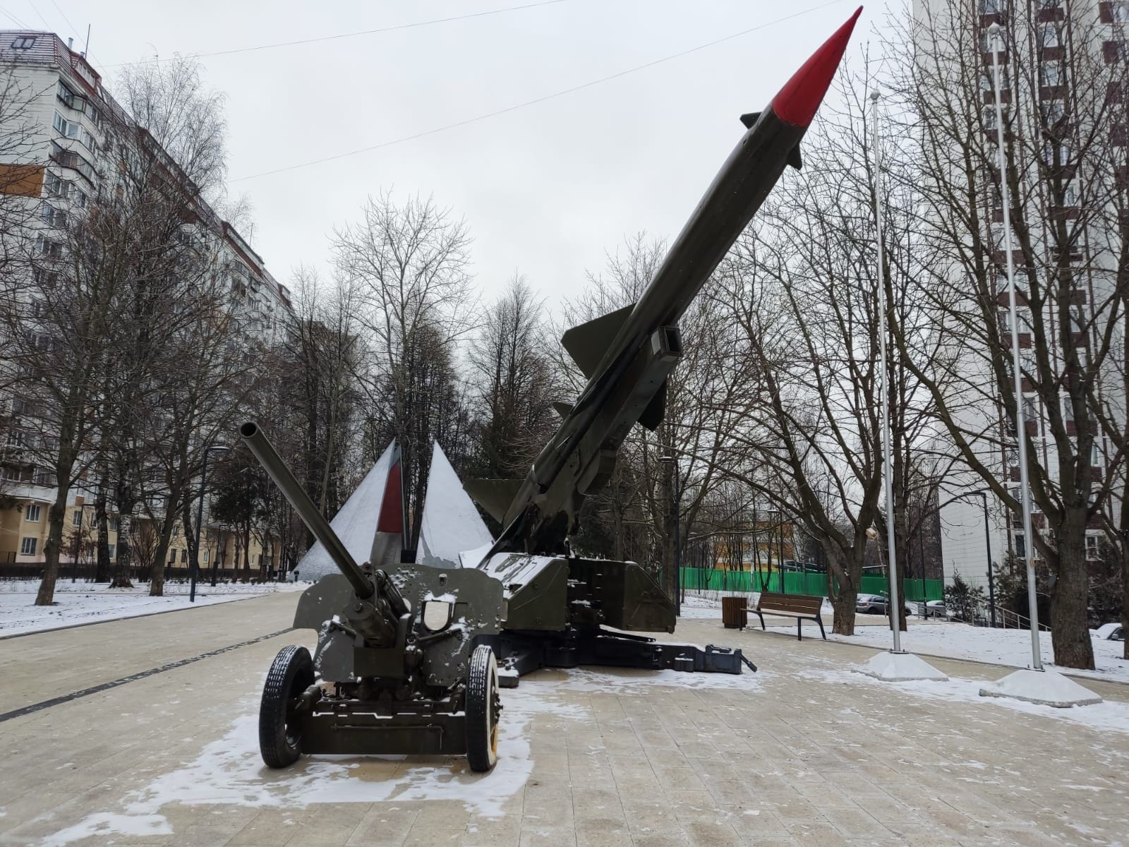 в 13:30 приглашаем на пешеходную прогулку " Мемориал павшим защитникам Москвы 1941-1945 гг. в Митино"на Пятницком шоссе