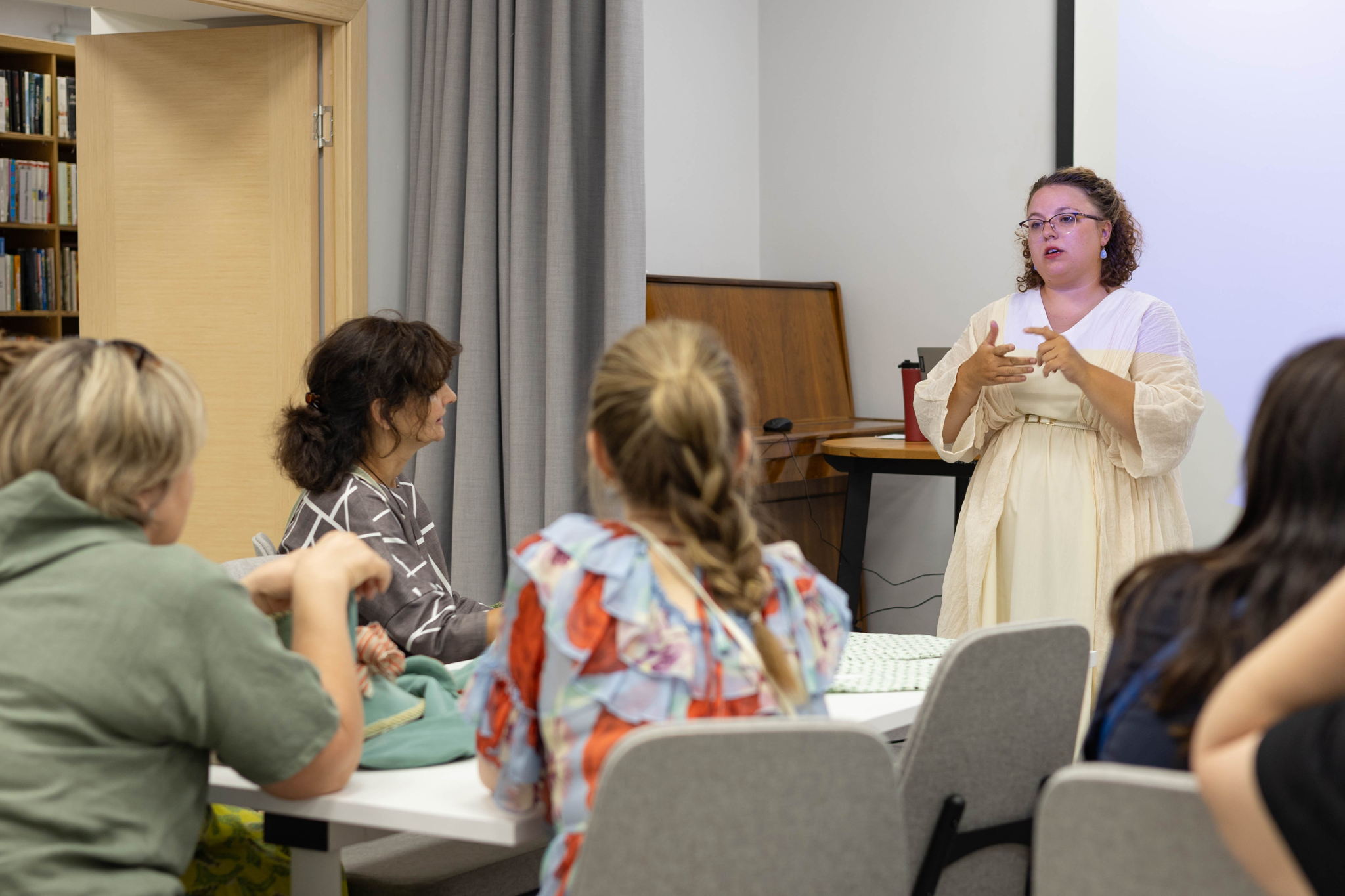 «По одежке встречают: что о нас говорит одежда?»