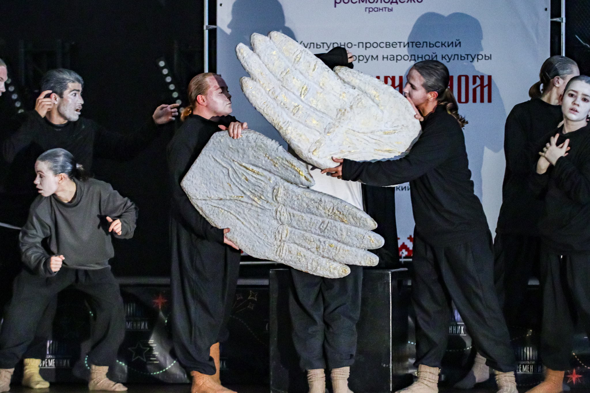 Пластический перформанс "Слепые"